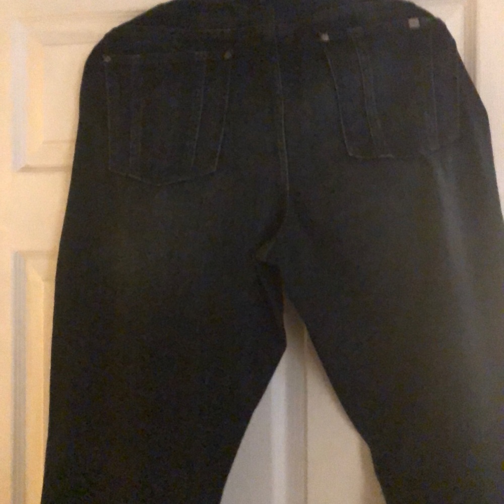 Jennifer Lopez boot cut like new jeans.